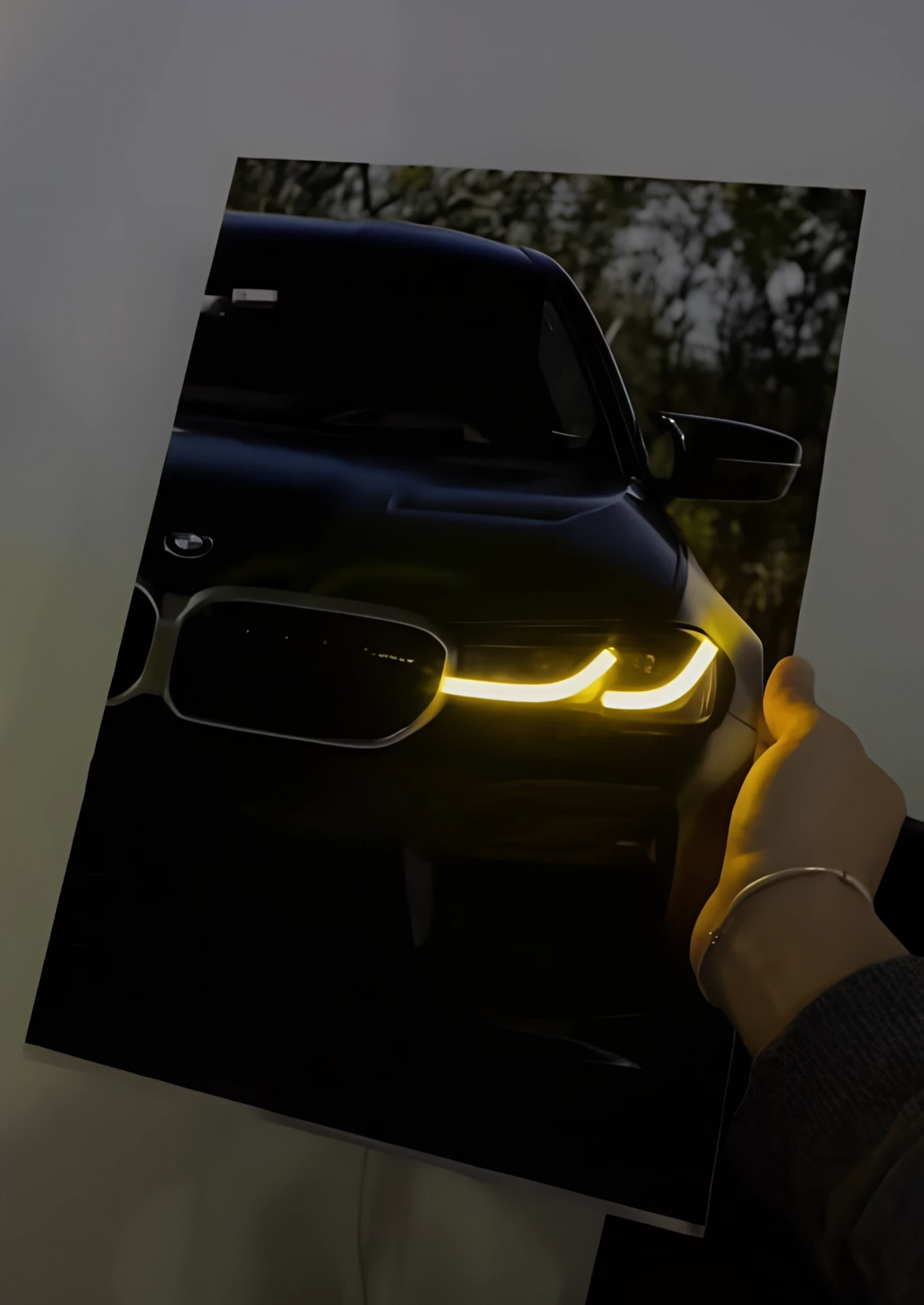 Neon LED Işıklı BMW Tablo – Karizmatik ve Modern Tasarım